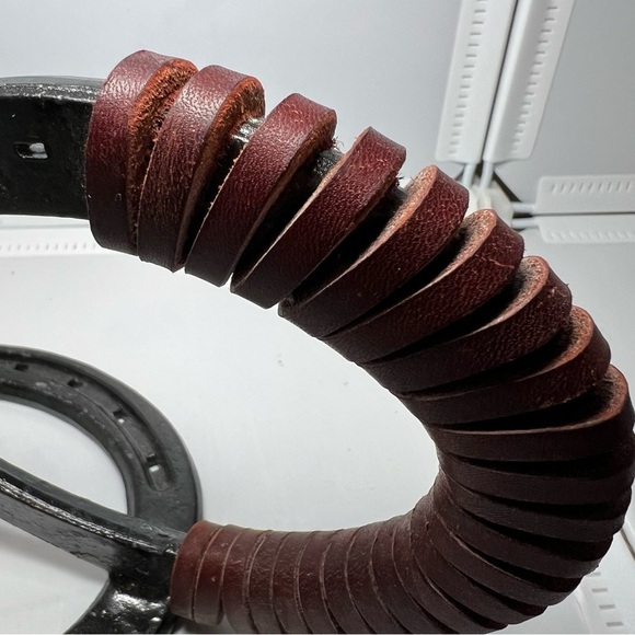 Horse Shoe Leather Wrapped Door Handle, Curtain Hook, Decoration Book Holder - Picture 7 of 9